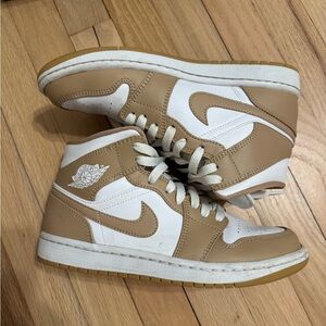 Air Jordan 1 mid tan gum